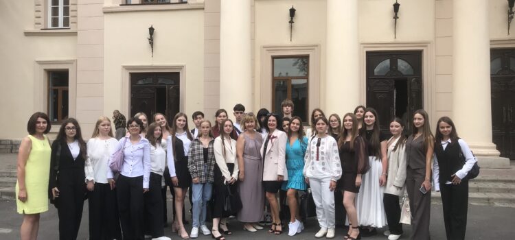 Вітаємо першокурсників з початком навчання! Вітаємо першокурсників з початком навчання!